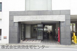 パリ・シャトー本町の物件外観写真